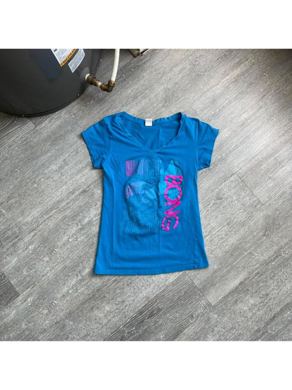 Blue / Teal / Pink “Billabong” V-Neck Y2K Surf / Skater T-Shirt / Top